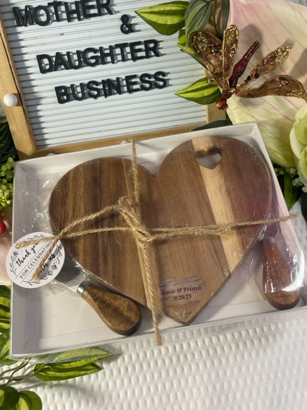 Heart-Shaped Acacia Wood Cheese Board with Spreader Set - Natural Brown